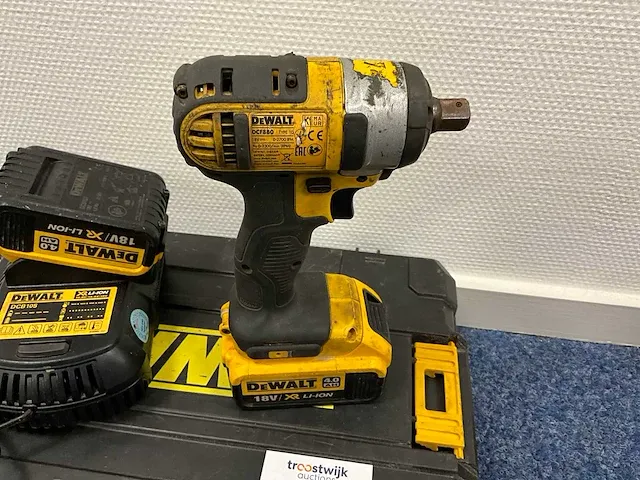 Dewalt dvf880 slagmoersleutel - afbeelding 3 van  5
