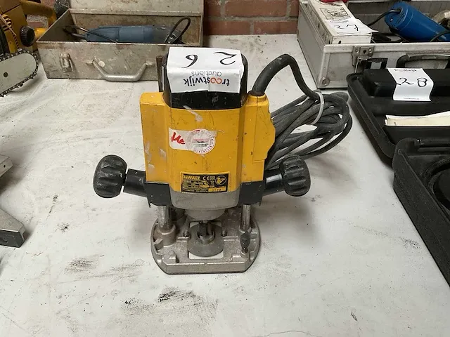 Dewalt dw 615 bovenfrees - afbeelding 1 van  2