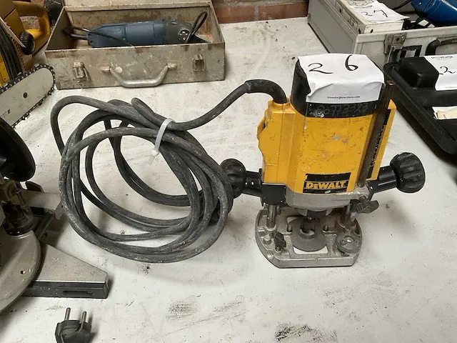Dewalt dw 615 bovenfrees - afbeelding 2 van  2