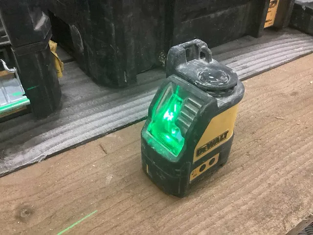 Dewalt dw088cg kruislijnlaser - afbeelding 1 van  8