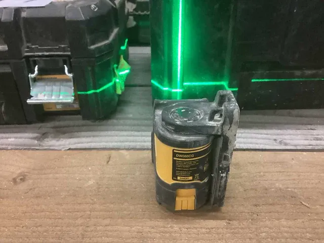 Dewalt dw088cg kruislijnlaser - afbeelding 3 van  8