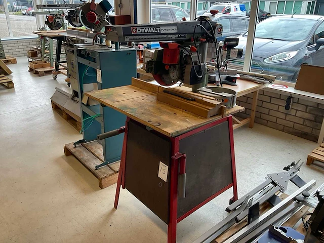 Dewalt dw125 radiaalafkortzaagmachine - afbeelding 1 van  7