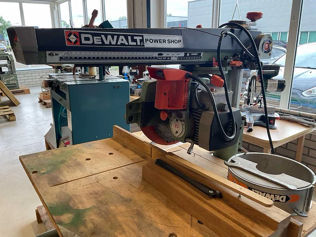Dewalt dw125 radiaalafkortzaagmachine - afbeelding 2 van  7