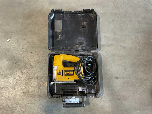 Dewalt dw320k decoupeerzaag - afbeelding 1 van  4