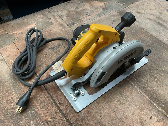 Dewalt dw364 cirkelzaagmachine - afbeelding 1 van  5