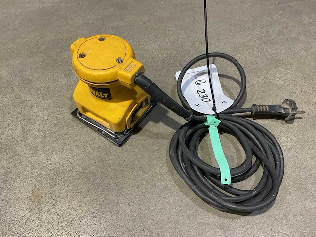 Dewalt dw411 schuurmachine - afbeelding 1 van  2