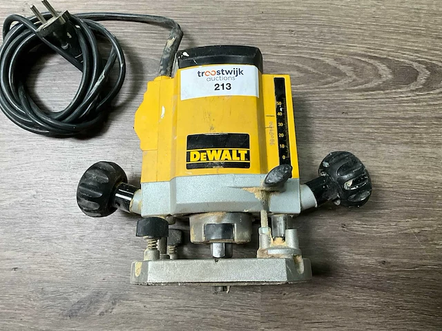 Dewalt dw614 bovenfrees - afbeelding 1 van  5