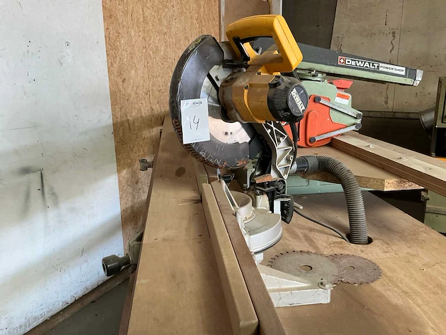 Dewalt dw705 afkortcirkelzaagmachine - afbeelding 1 van  7
