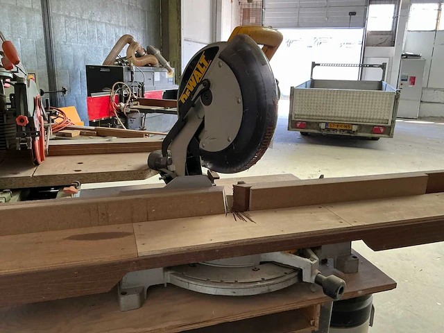Dewalt dw705 afkortcirkelzaagmachine - afbeelding 2 van  7