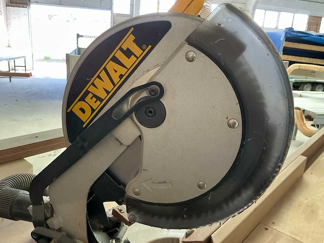 Dewalt dw705 afkortcirkelzaagmachine - afbeelding 3 van  7