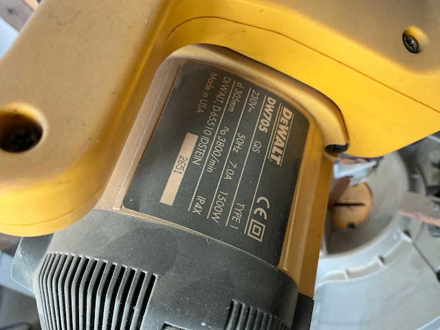 Dewalt dw705 afkortcirkelzaagmachine - afbeelding 6 van  7