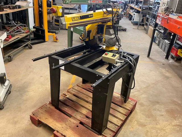 Dewalt dw729 radiaalafkortzaagmachine - afbeelding 3 van  7