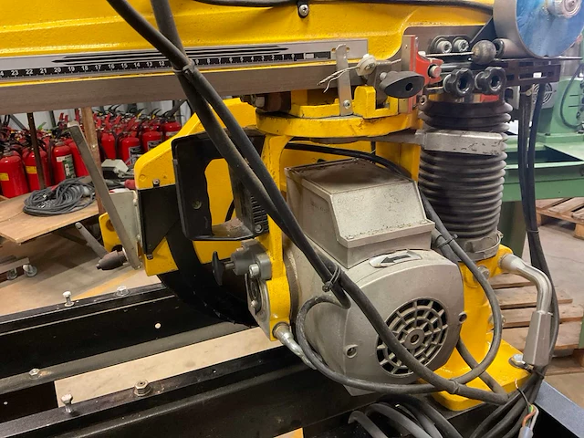 Dewalt dw729 radiaalafkortzaagmachine - afbeelding 6 van  7