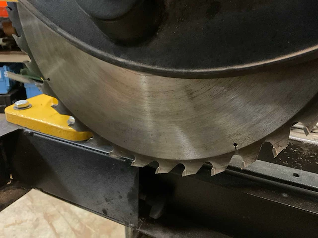 Dewalt dw729 radiaalafkortzaagmachine - afbeelding 7 van  7