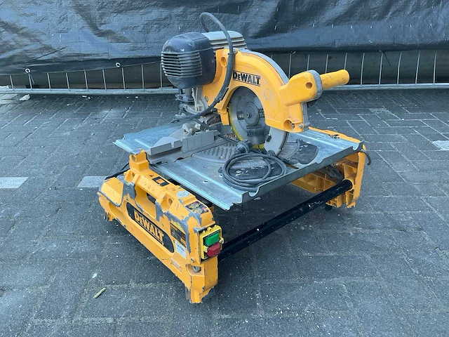 Dewalt dw743 afkortzaag - afbeelding 1 van  5