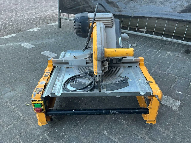 Dewalt dw743 afkortzaag - afbeelding 2 van  5