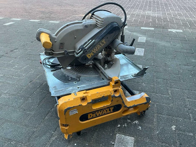Dewalt dw743 afkortzaag - afbeelding 3 van  5