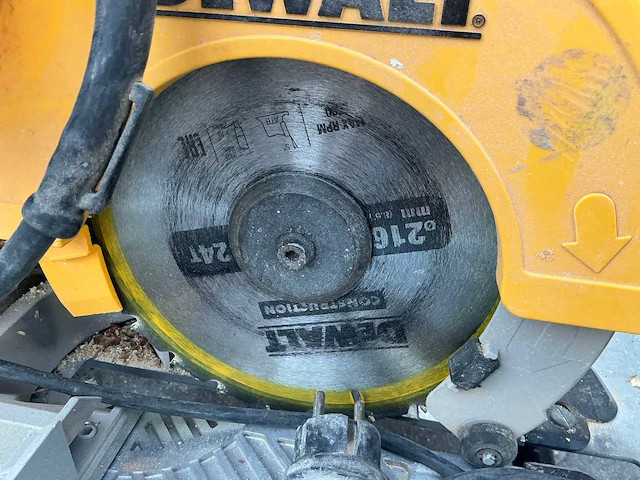 Dewalt dw743 afkortzaag - afbeelding 4 van  5