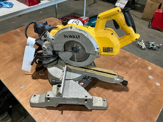 Dewalt dw777qs afkortcirkelzaagmachine - afbeelding 1 van  5