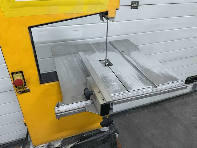 Dewalt dw876 lintzaagmachine - afbeelding 2 van  3