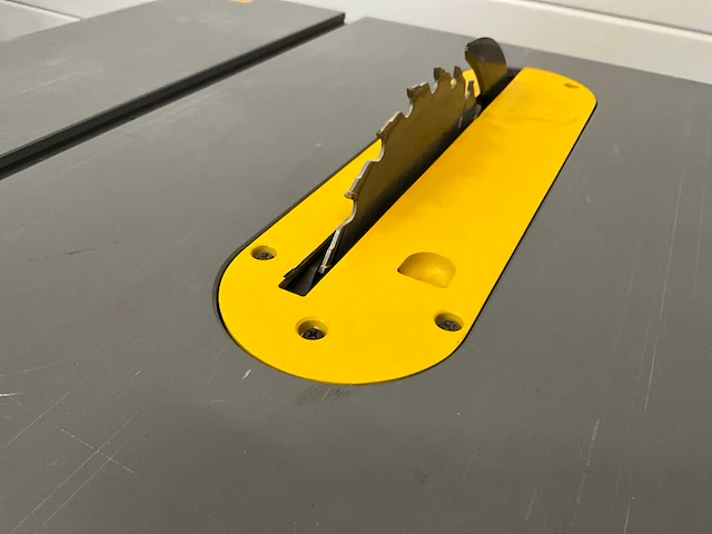 Dewalt dwe7492-qs cirkelzaagmachine - afbeelding 7 van  8