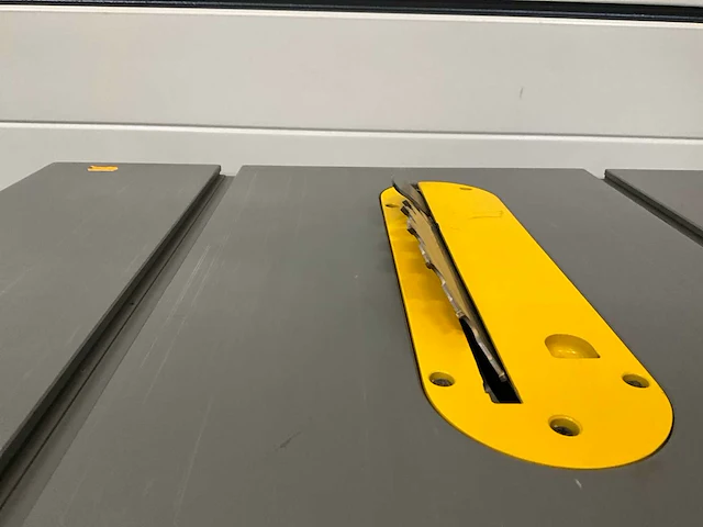Dewalt dwe7492-qs cirkelzaagmachine - afbeelding 8 van  8