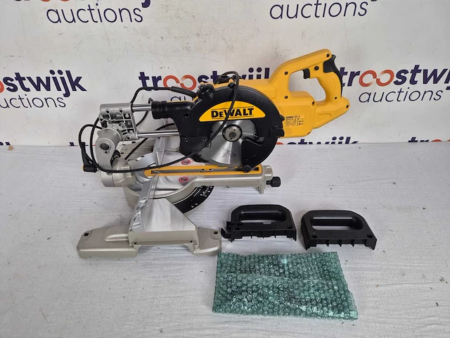 Dewalt dws773 telescopische afkort- en verstekzaagmachine - 1300w - 216 x 30mm - afbeelding 2 van  2