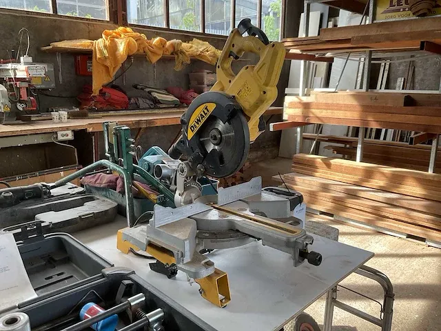 Dewalt dws774-qs type 1 afkortcirkelzaagmachine - afbeelding 1 van  6