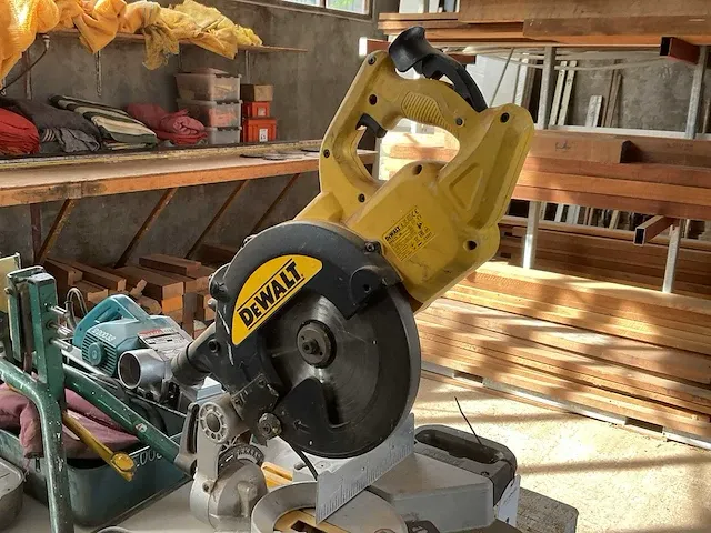 Dewalt dws774-qs type 1 afkortcirkelzaagmachine - afbeelding 4 van  6