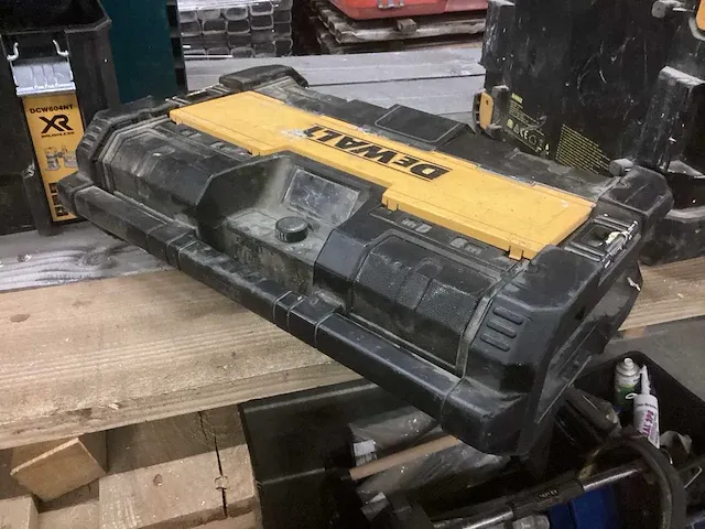 Dewalt dwst1-75659-ow radio - afbeelding 1 van  5