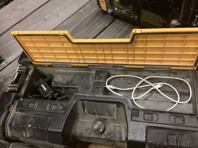 Dewalt dwst1-75659-ow radio - afbeelding 3 van  5