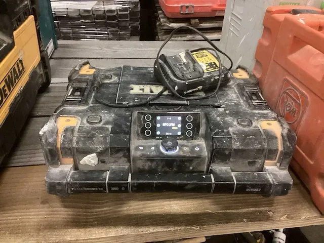 Dewalt dwst1-81078-qw radio - afbeelding 1 van  6