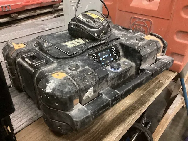 Dewalt dwst1-81078-qw radio - afbeelding 2 van  6