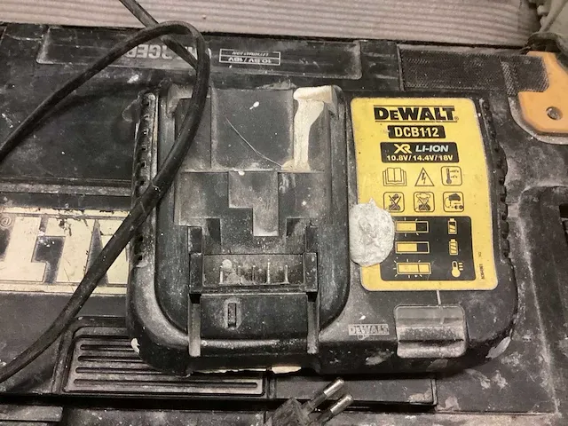 Dewalt dwst1-81078-qw radio - afbeelding 6 van  6