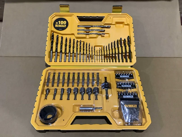 Dewalt gevulde gereedschapskoffer - afbeelding 1 van  3