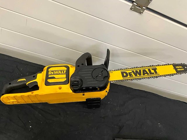 Dewalt kettingzaag - afbeelding 5 van  8