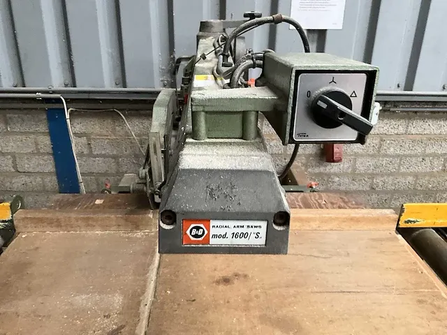 Dewalt mod 1600 afkortcirkelzaagmachine - afbeelding 4 van  8