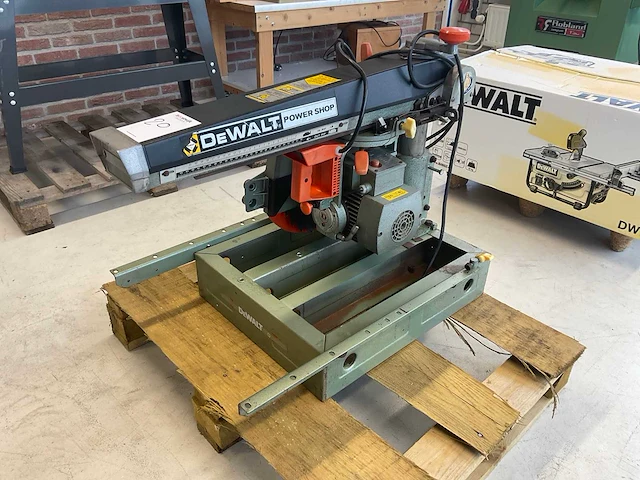Dewalt radiaalafkortzaagmachine - afbeelding 1 van  3
