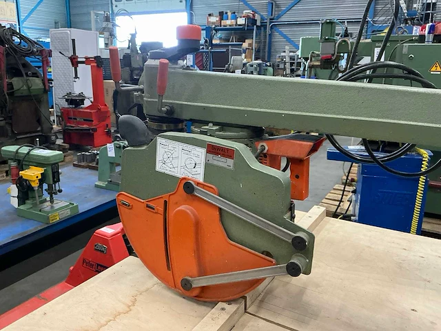 Dewalt radiaalafkortzaagmachine - afbeelding 5 van  9