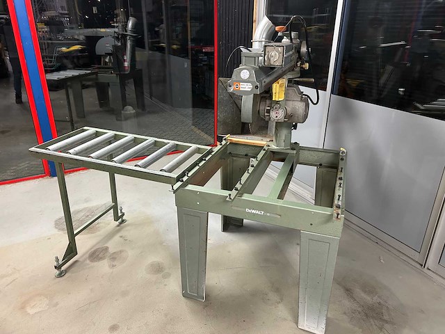 Dewalt radiaalafkortzaagmachine - afbeelding 1 van  13