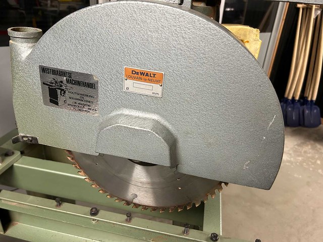 Dewalt radiaalafkortzaagmachine - afbeelding 12 van  13