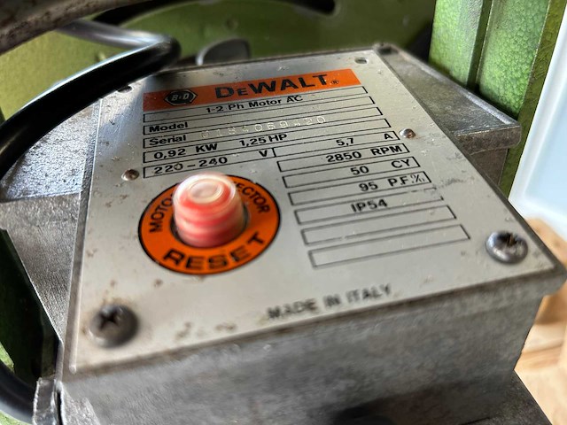 Dewalt radiaalafkortzaagmachine - afbeelding 5 van  9