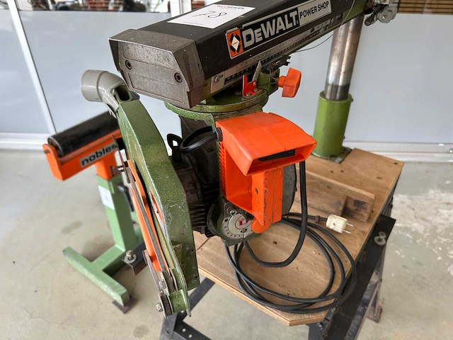 Dewalt radiaalafkortzaagmachine - afbeelding 6 van  9