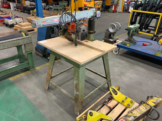 Dewalt radiaalafkortzaagmachine - afbeelding 1 van  8