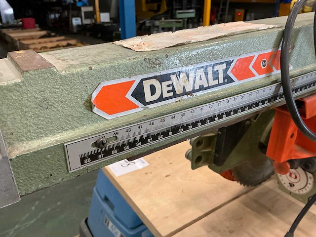 Dewalt radiaalafkortzaagmachine - afbeelding 7 van  8