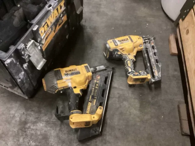 Dewalt tacker (2x) - afbeelding 1 van  5