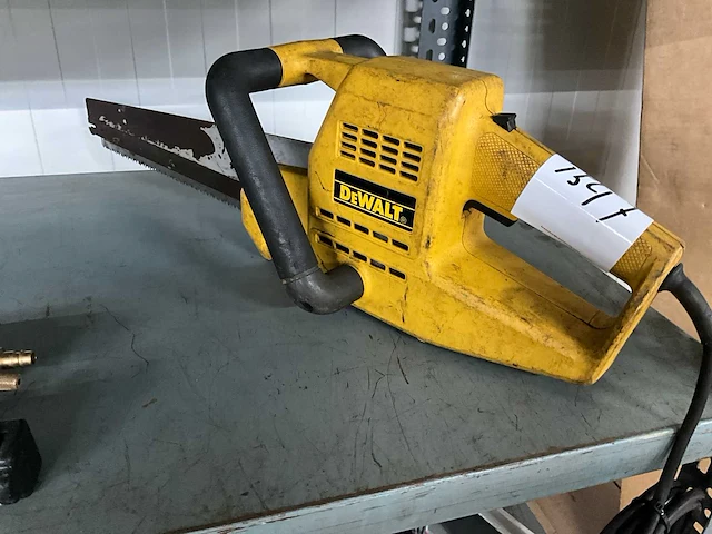 Dewalt zaagmachine - afbeelding 1 van  3
