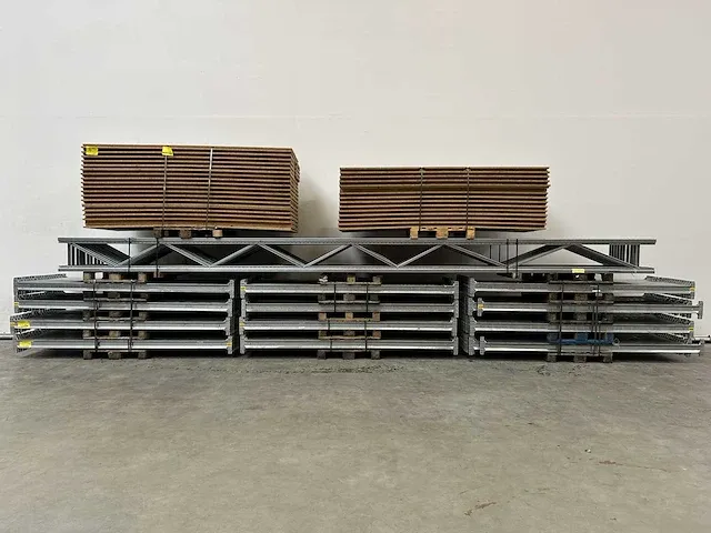 Dexion - gegalvaniseerd - pallet racking - met houten vlonders - afbeelding 1 van  13