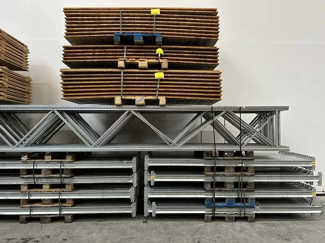 Dexion - gegalvaniseerd - pallet racking - met houten vlonders - afbeelding 13 van  17