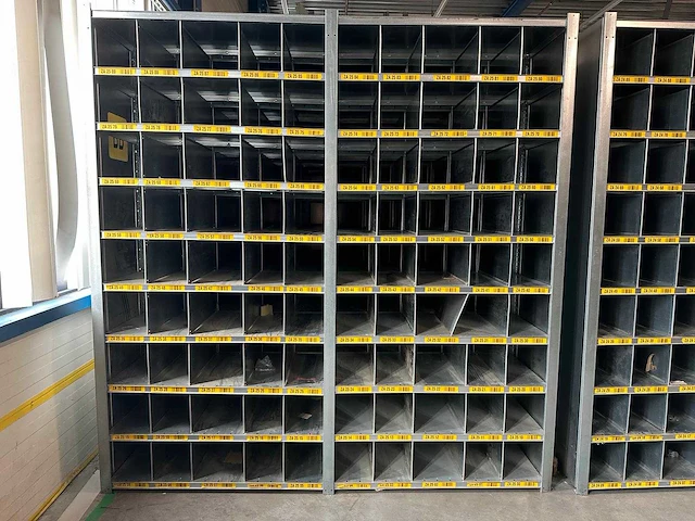 Dexion - legbordstelling met tussenschotten 10x40 - afbeelding 3 van  3